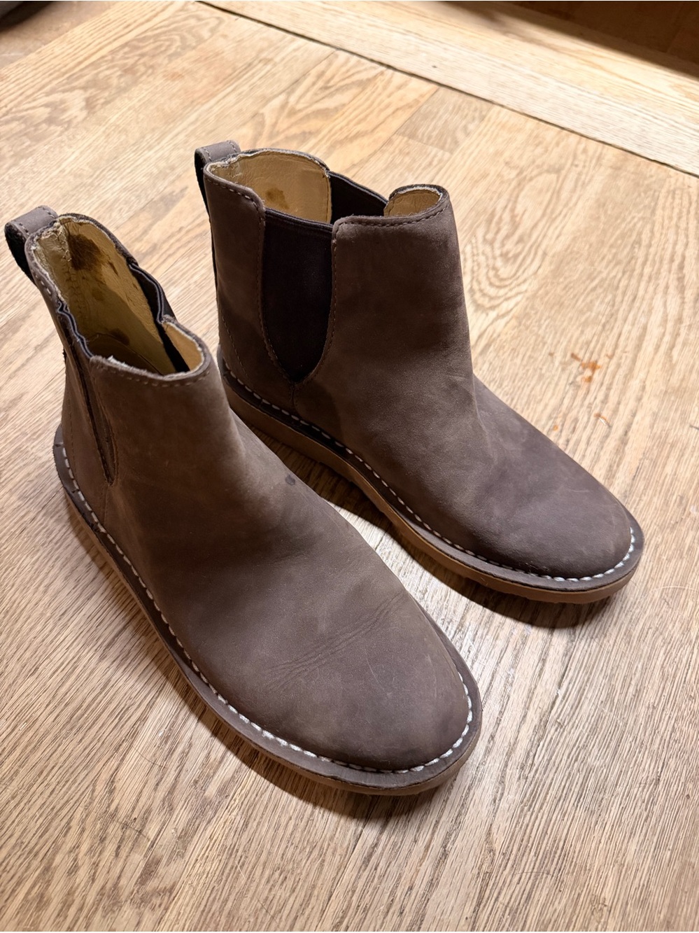 Women’s Brown Stonington Chelsea Boots - Classic Slip-On Ankle Boots 8M